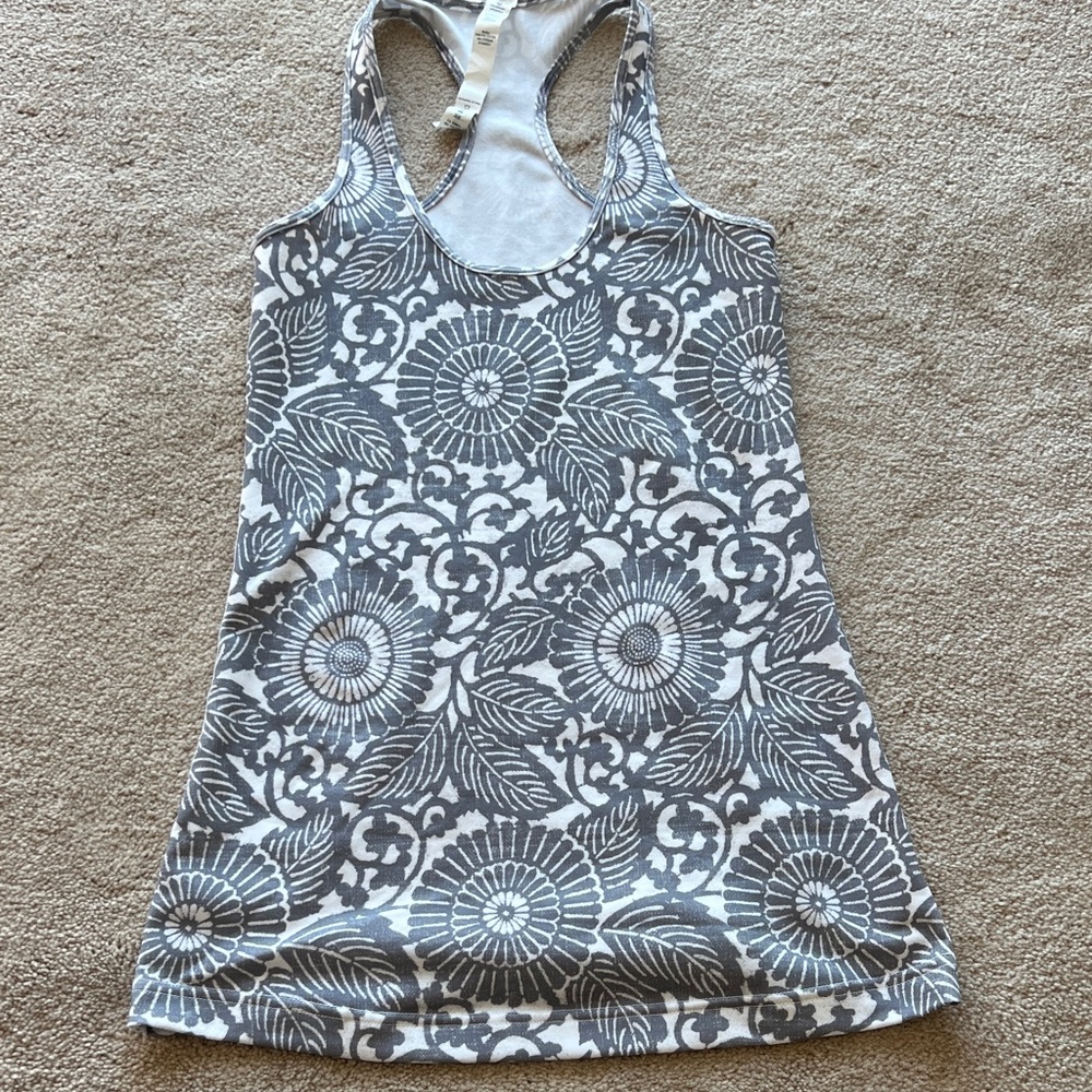 NWOT lululemon athletica Gray & White Floral Racerback Tank